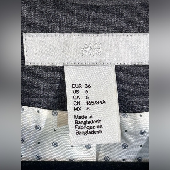 H&M Grey Blazer Suit Jacket with buttons and silky lining.Size 6. - Picture 7 of 12